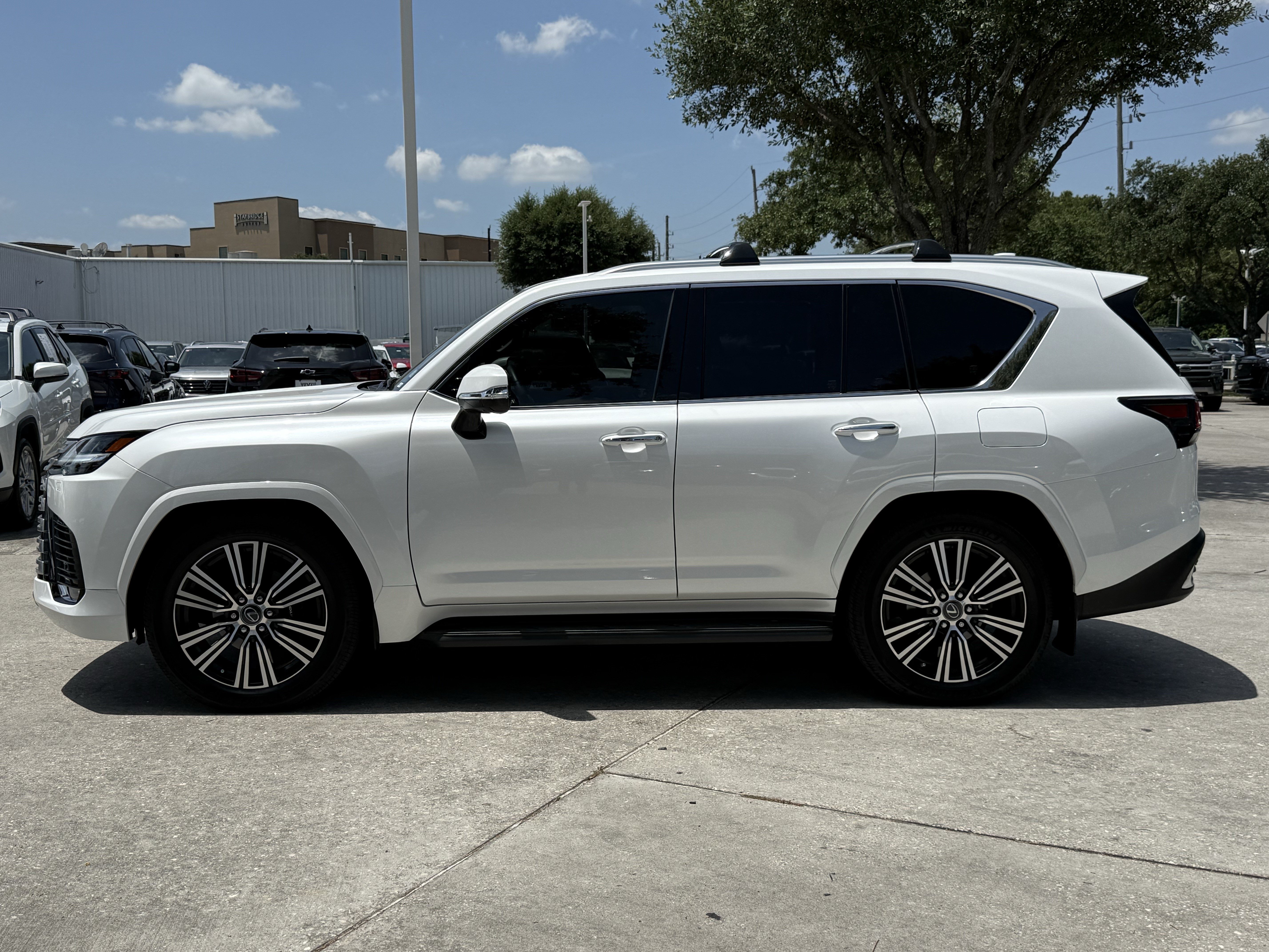 Used 2026 Lexus LX 600 4WD w/ Accessory Package (Z1) image 8