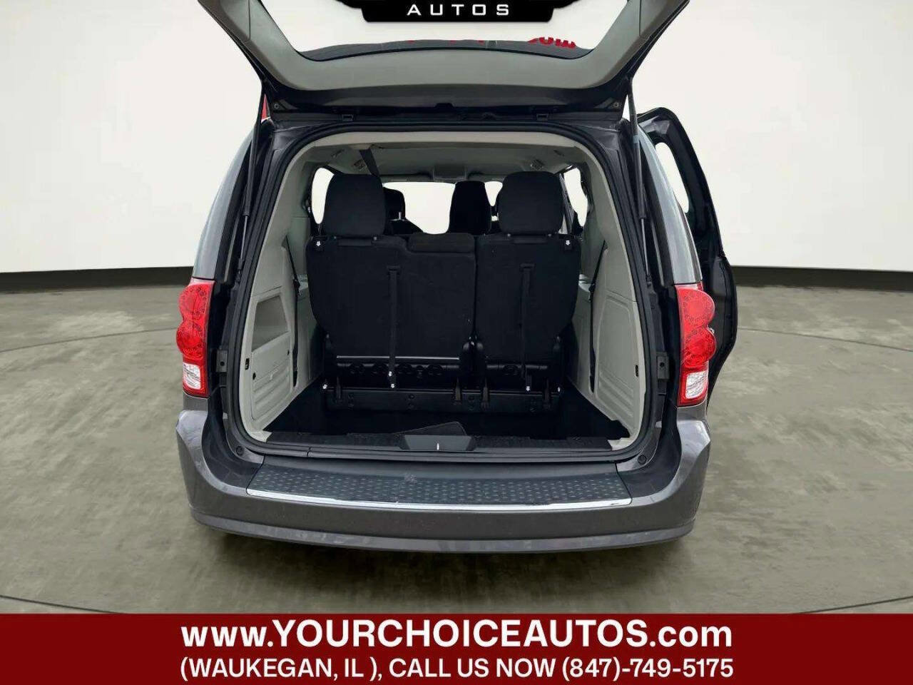 Used 2016 Dodge Grand Caravan American Value Package FWD image 11
