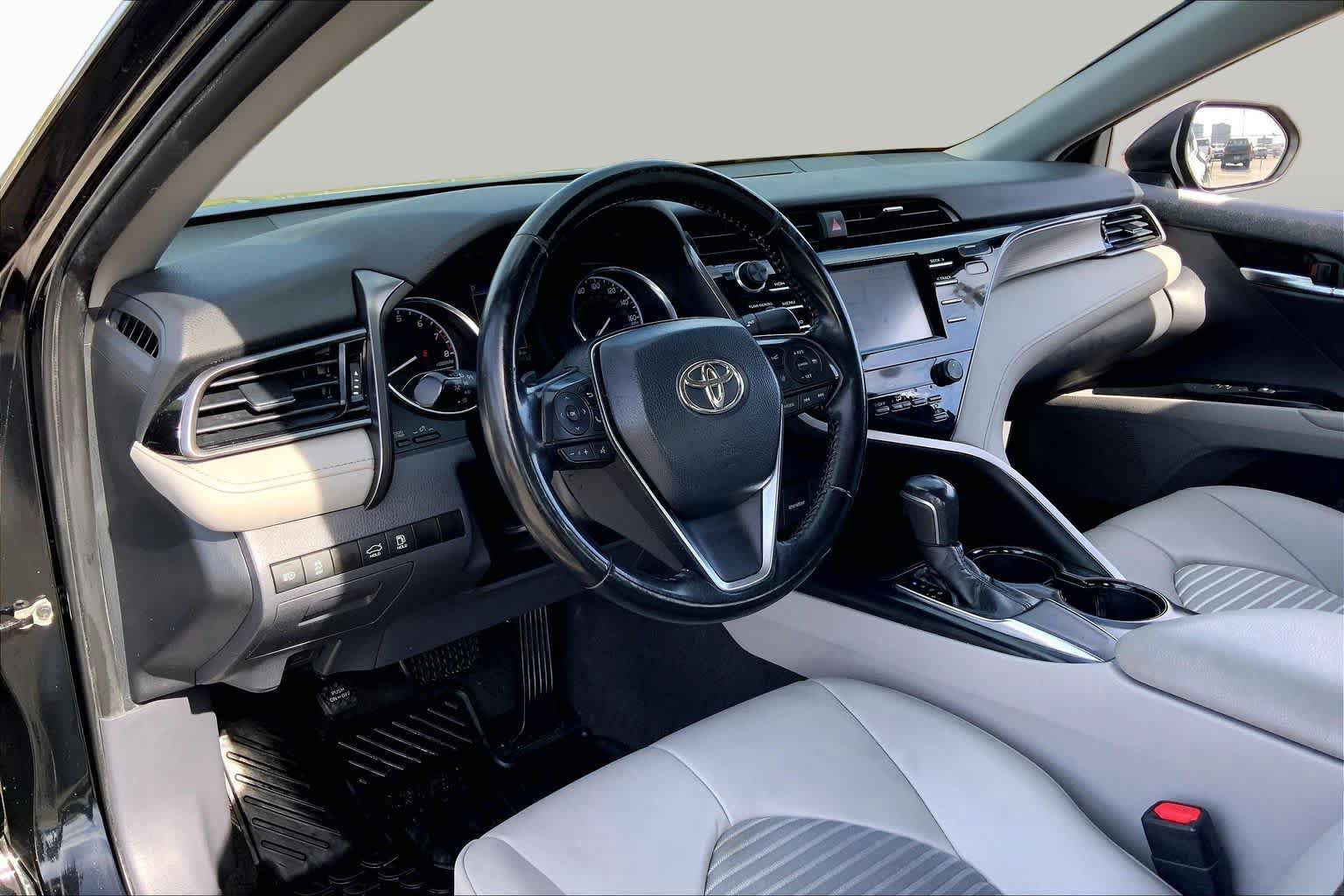 Used 2019 Toyota Camry SE w/ Convenience Package FWD image 17