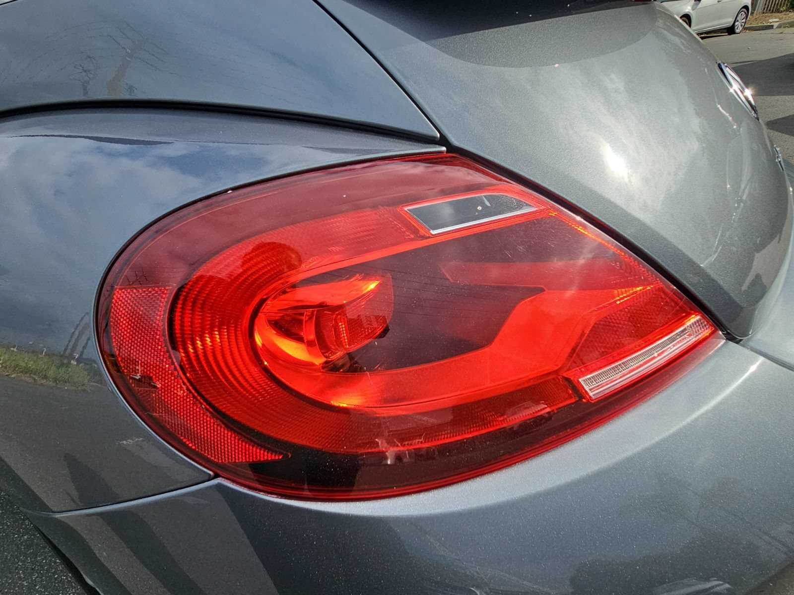 Used 2018 Volkswagen Beetle 2.0T S FWD image 32