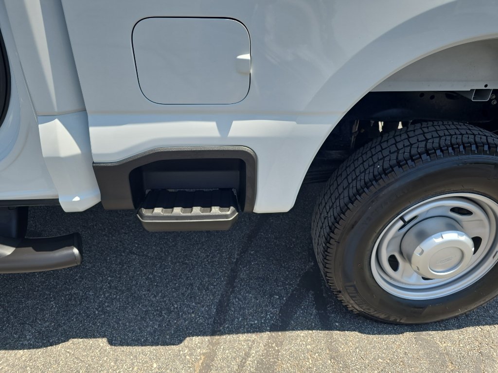 Used 2025 Ford F250 XL AWD/4WD image 15