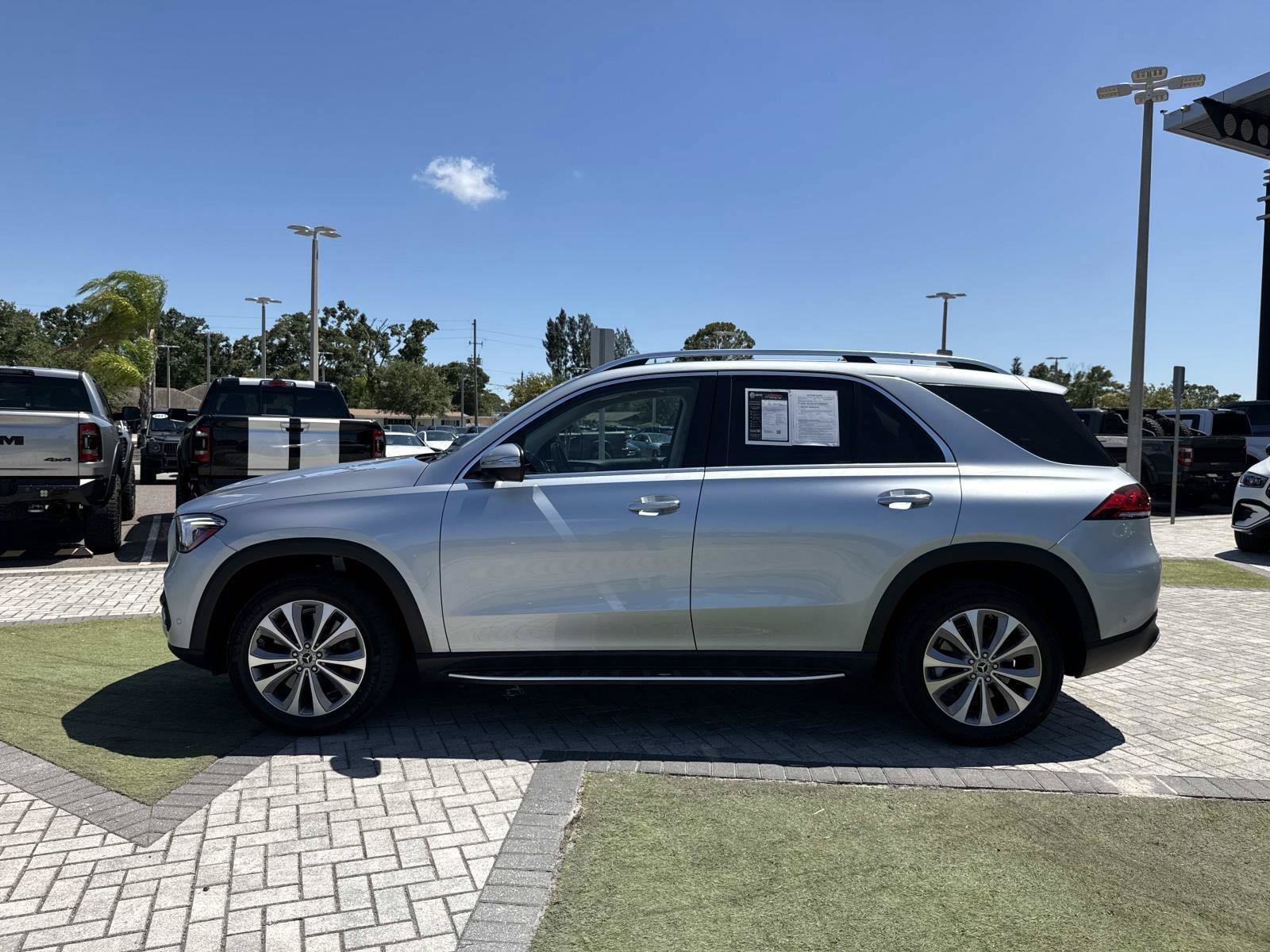 Certified 2022 Mercedes-Benz GLE 450 4MATIC w/ Premium Package image 2