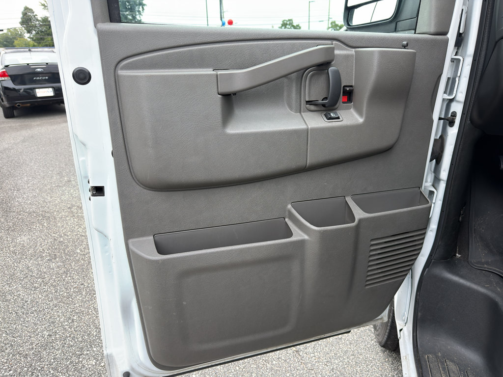 Used 2025 Chevrolet Express 3500 LT w/ LT Preferred Equipment Group RWD image 25