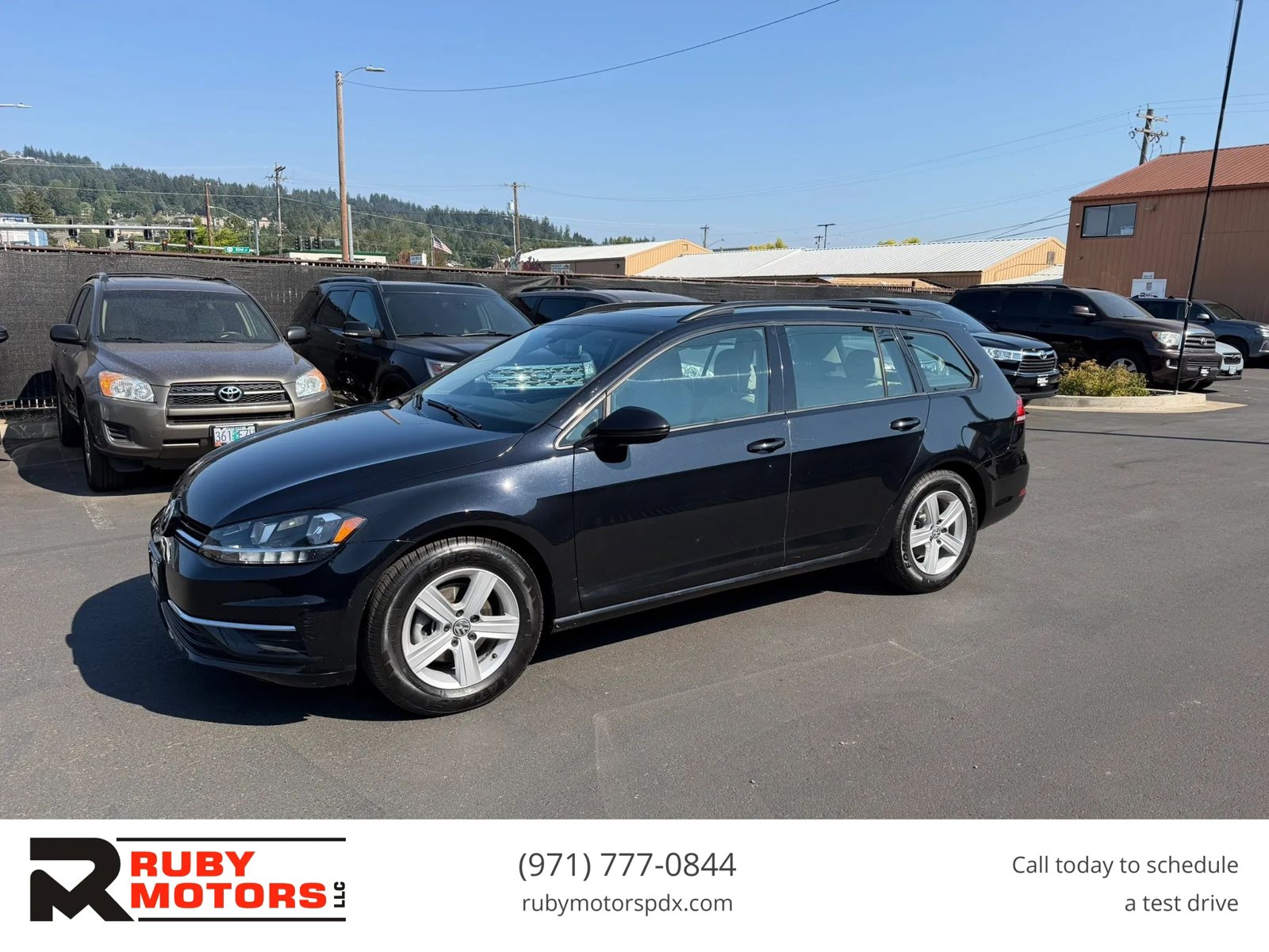 Used 2018 Volkswagen Golf SE FWD image 1