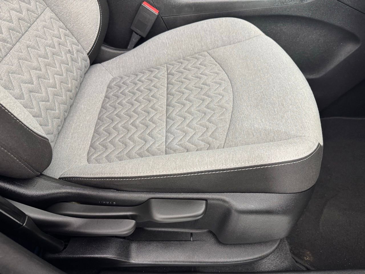 Used 2022 Chevrolet Equinox LS image 43