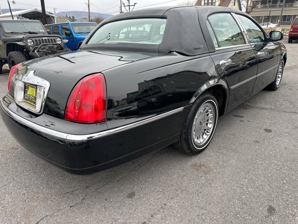Used 2002 Lincoln Town Car Cartier RWD image 6