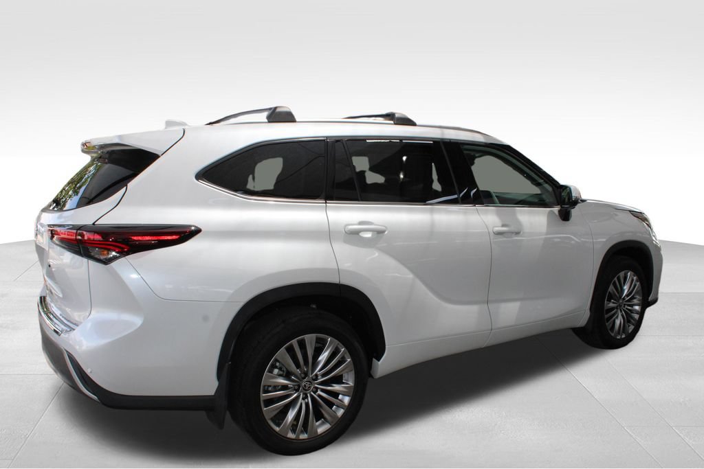 Certified 2026 Toyota Highlander Platinum AWD/4WD image 18