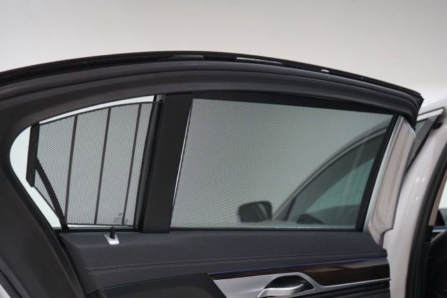 Used 2020 BMW 745e xDrive image 35