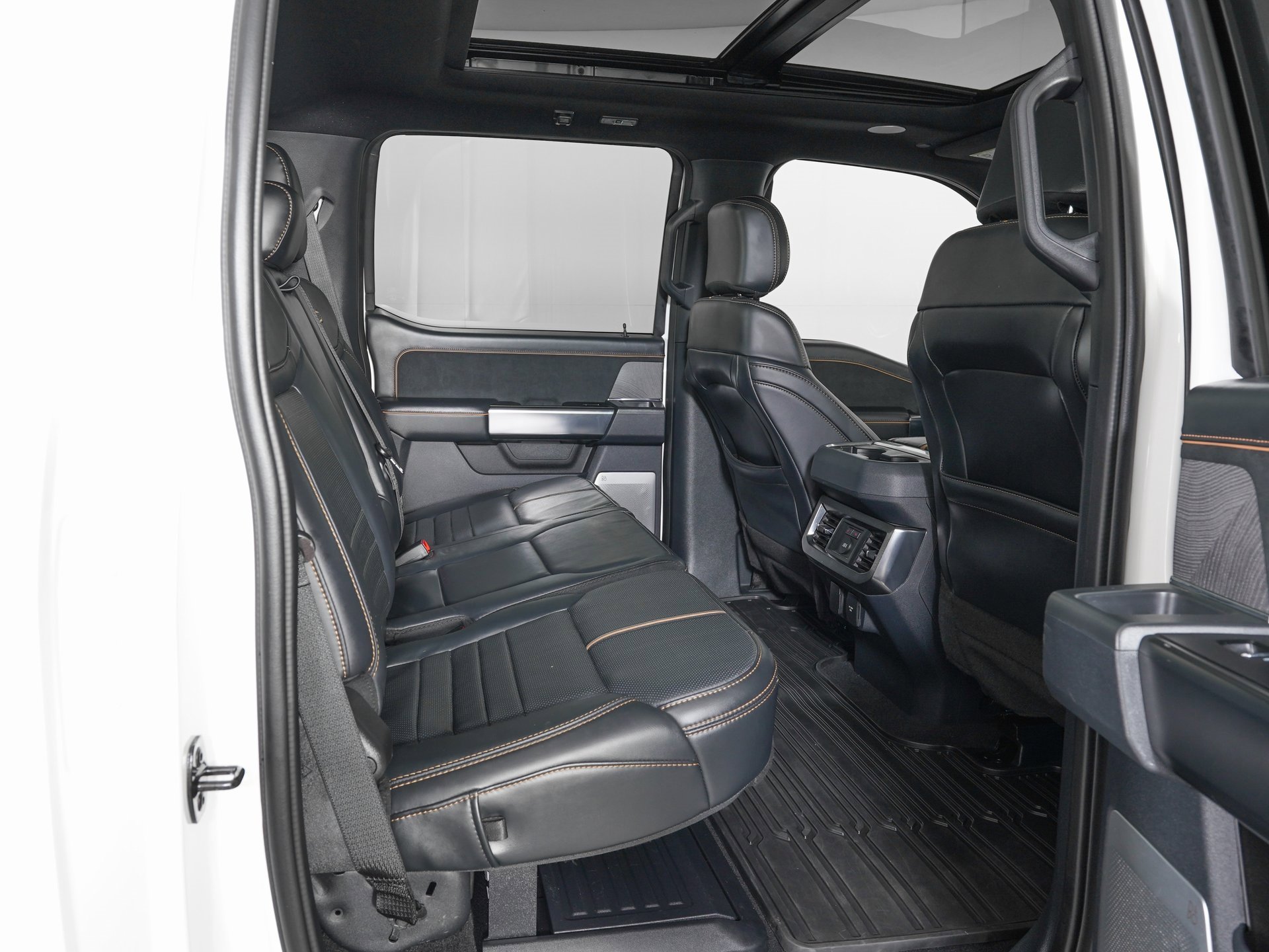 Used 2023 Ford F450 Platinum w/ FX4 Off-Road Package image 11