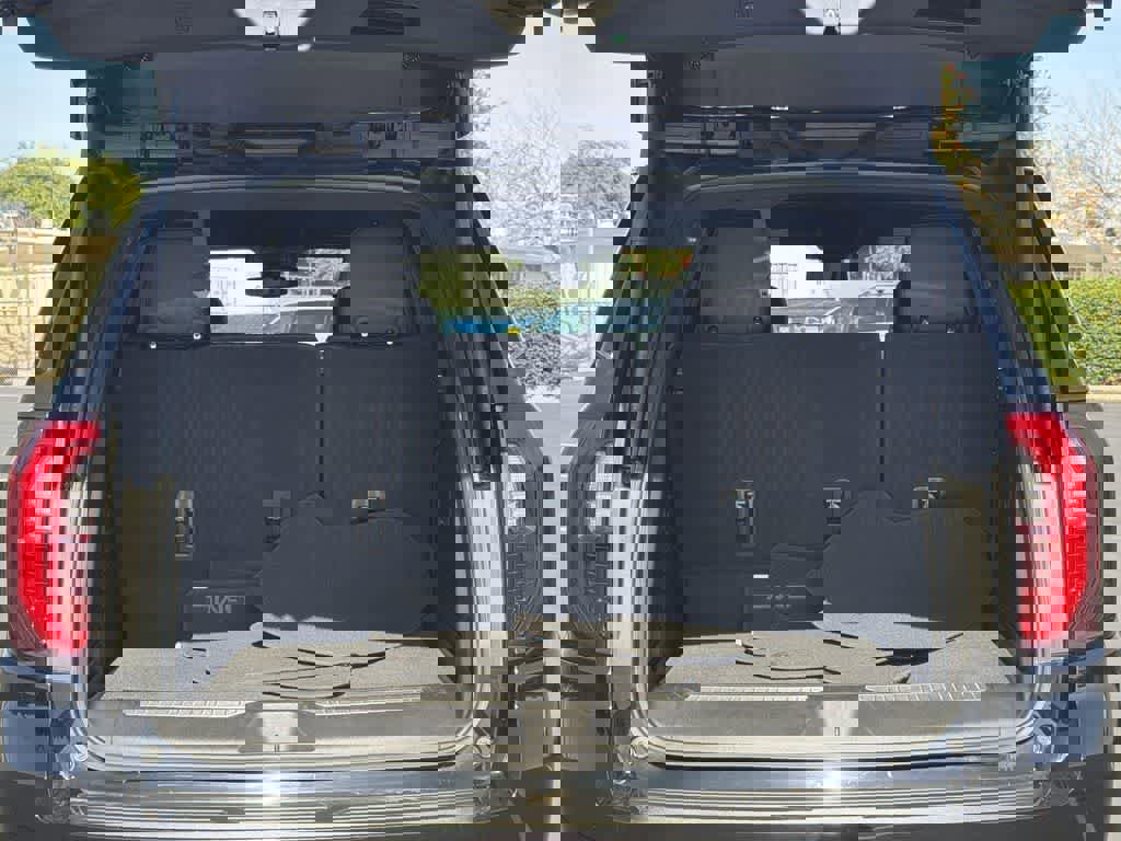 Used 2025 GMC Yukon Denali image 30