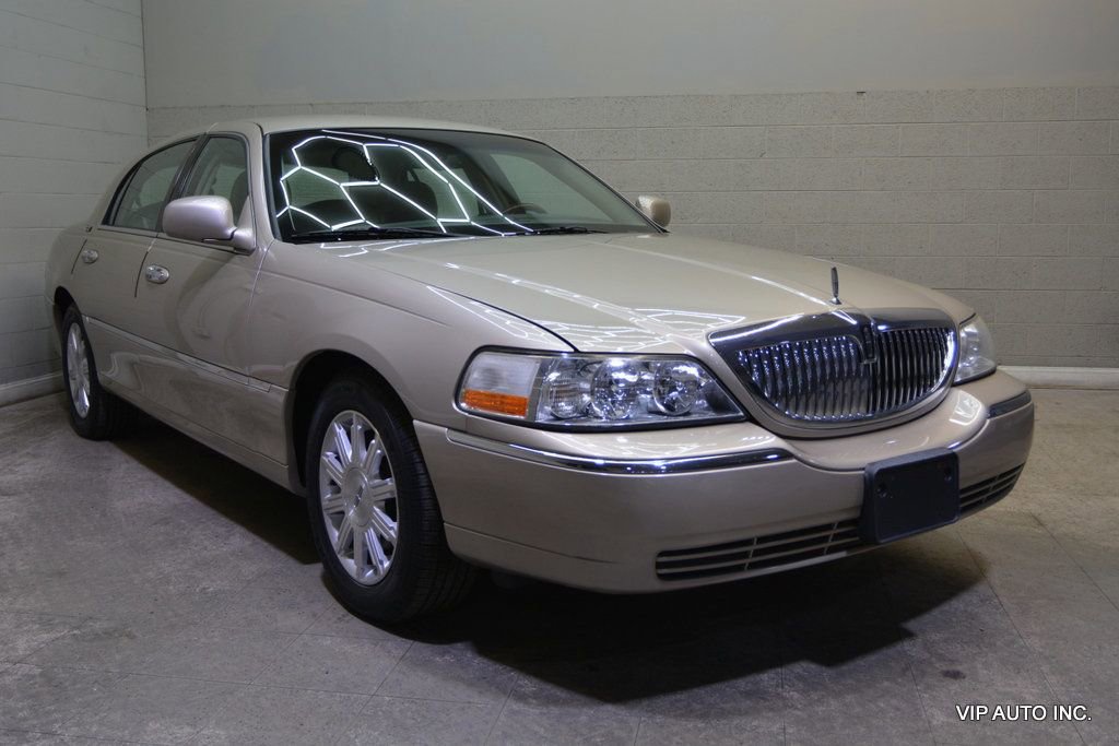 Used 2010 Lincoln Town Car Signature Limited