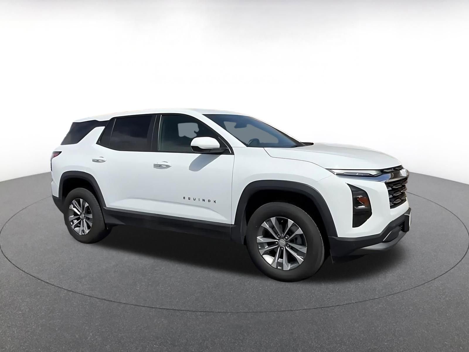 Used 2025 Chevrolet Equinox LT FWD image 2