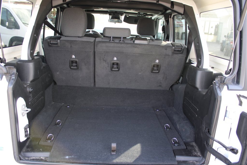 Used 2024 Jeep Wrangler Unlimited image 28