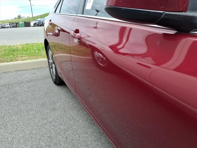 Used 2015 Toyota Camry SE image 5