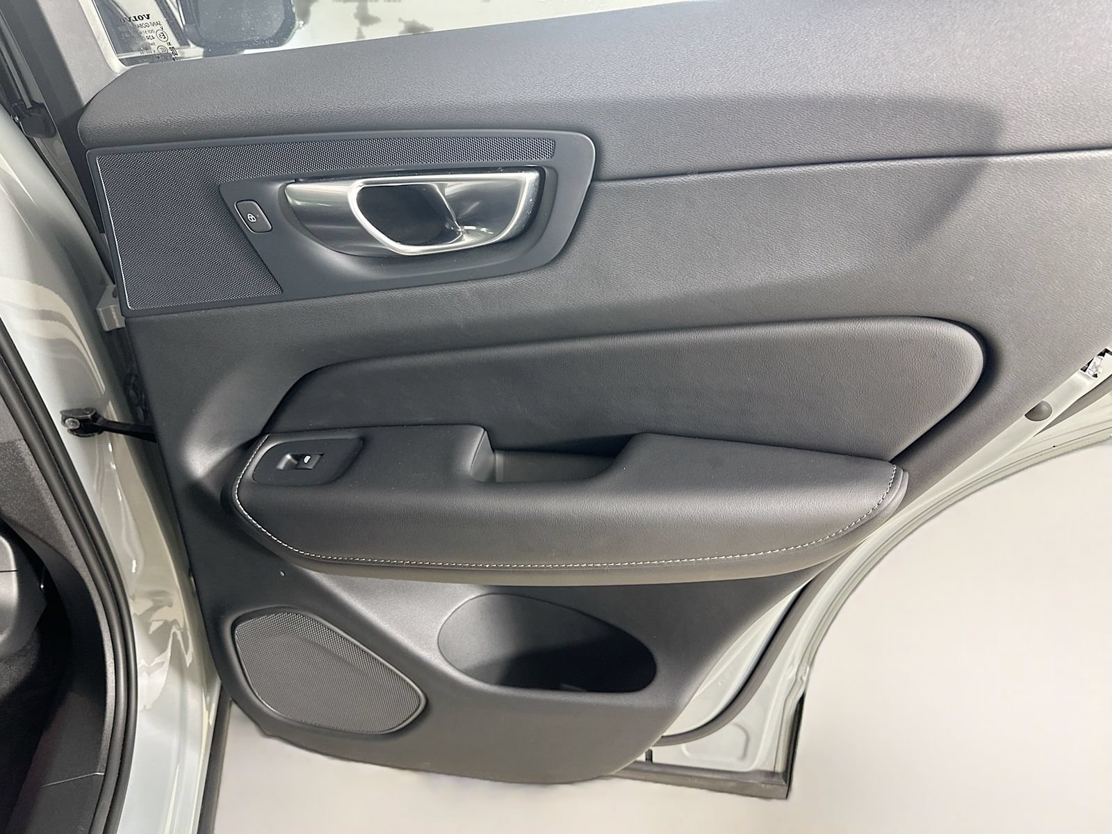 Used 2024 Volvo XC60 B5 Ultimate w/ Protection Package Premier AWD/4WD image 40