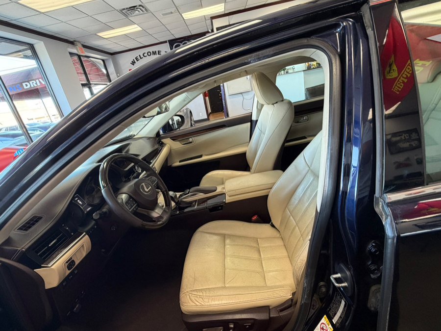 Used 2016 Lexus ES 350 w/ Luxury Package w/Wood Trim FWD image 39
