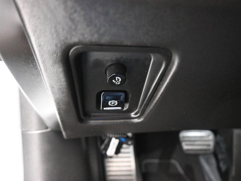 Used 2020 Chevrolet Corvette Stingray Premium Cpe w/ 3LT Preferred Equipment Group image 36