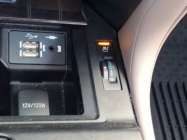 Used 2023 Lexus GX 460 Premium w/ Accessory Package image 24