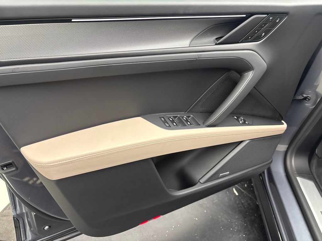 New 2026 Porsche Cayenne Electric AWD/4WD image 4