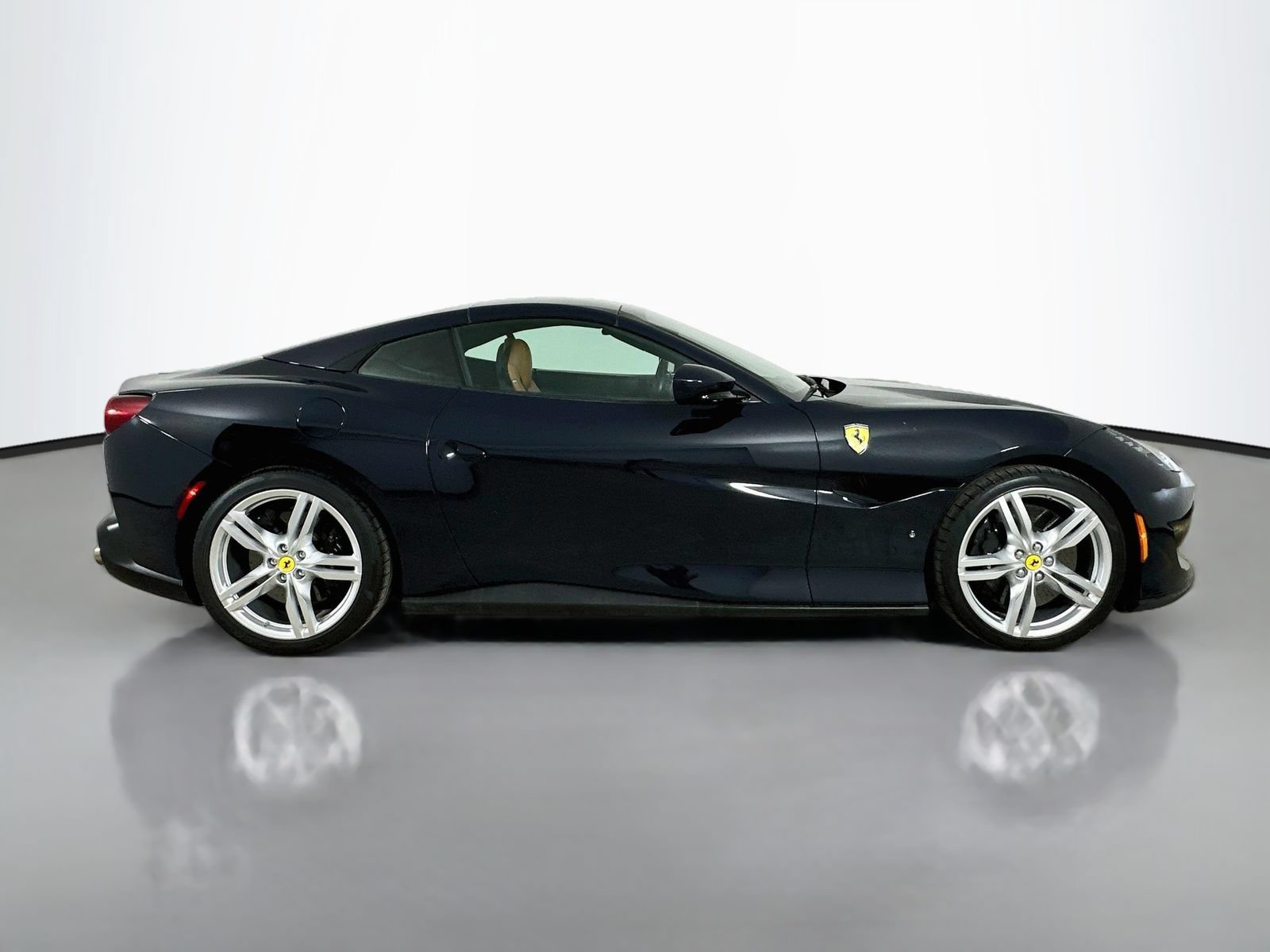 Used 2020 Ferrari Portofino RWD image 4