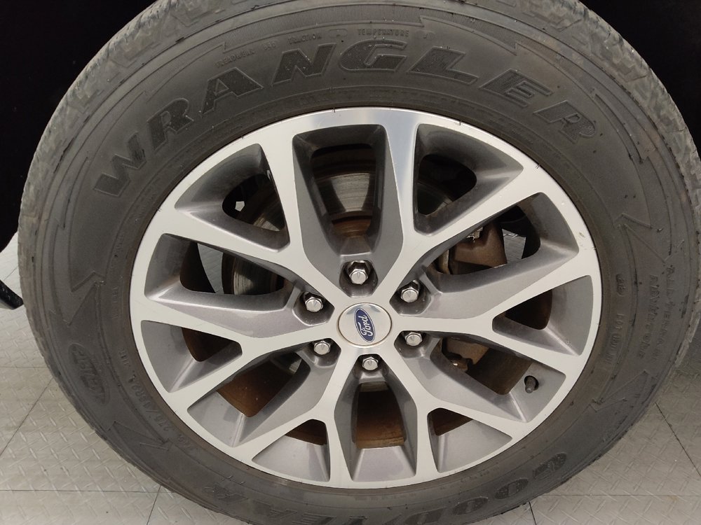 Used 2017 Ford Expedition XLT w/ Equipment Group 202A RWD image 31