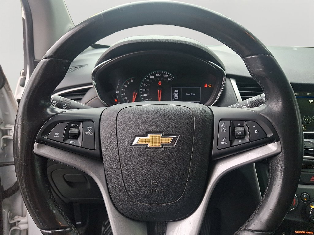Used 2018 Chevrolet Trax LT w/ LT Convenience Package AWD/4WD image 19