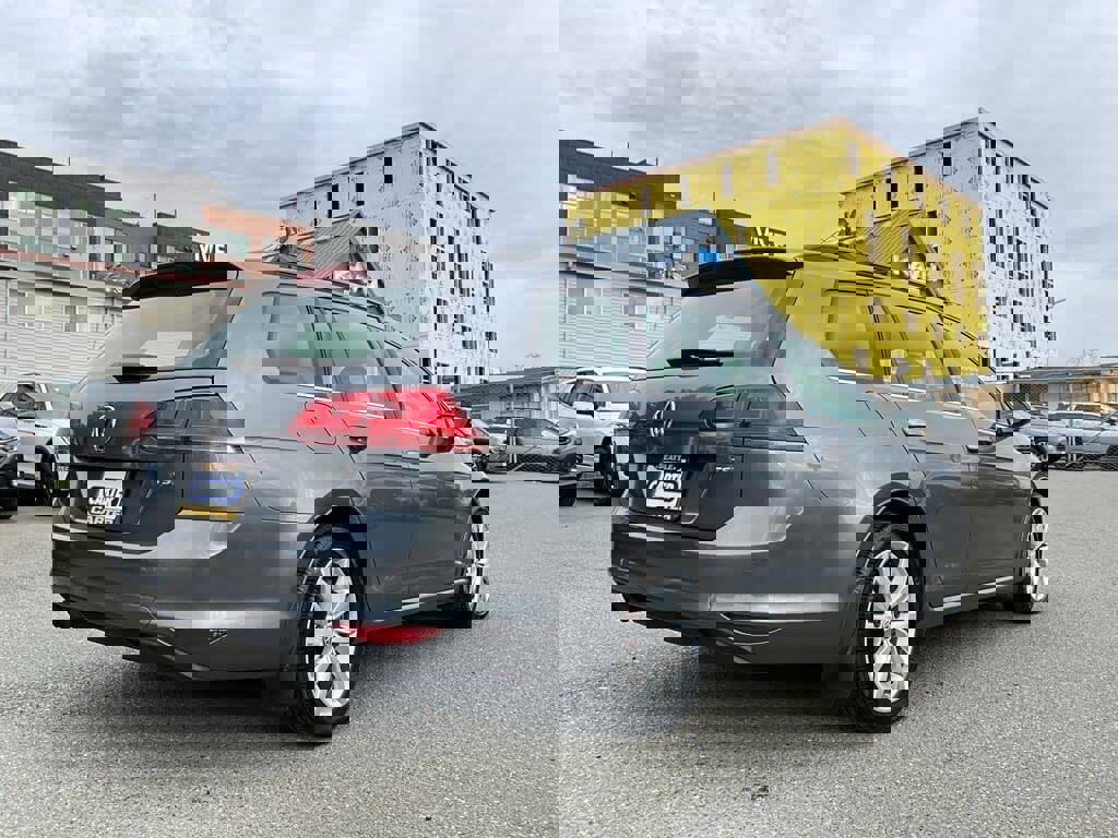 Used 2016 Volkswagen Golf SE w/ Lighting Package image 8