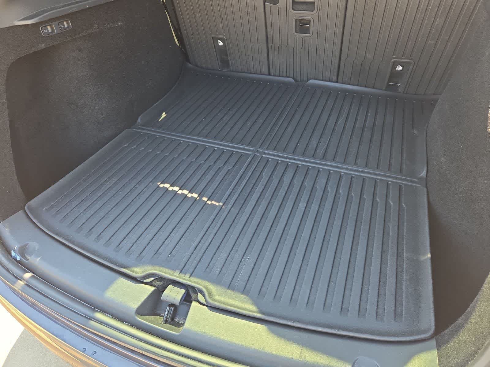 Used 2024 Tesla Model Y 2WD image 30