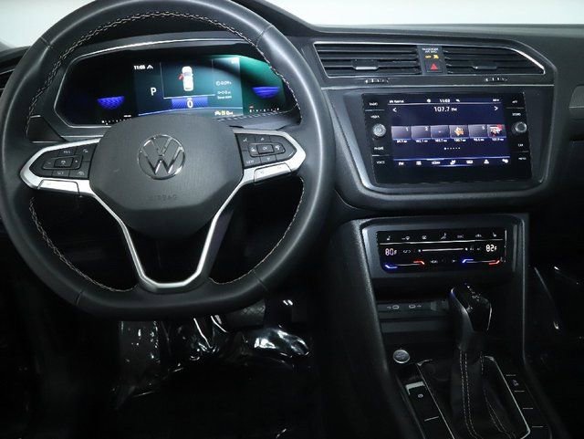 Used 2022 Volkswagen Tiguan SE w/ Panoramic Sunroof Package image 30