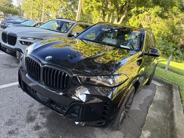 Certified 2024 BMW X5 sDrive40i w/ M Sport Package RWD image 3