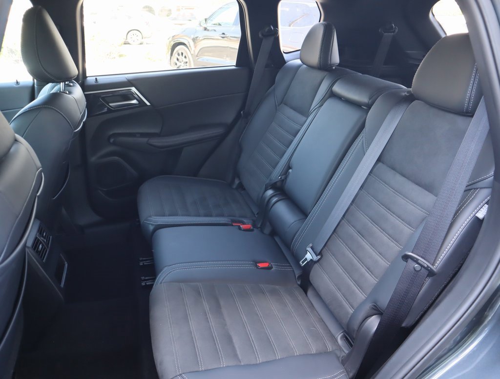 Used 2024 Mitsubishi Outlander SE Black Edition image 27