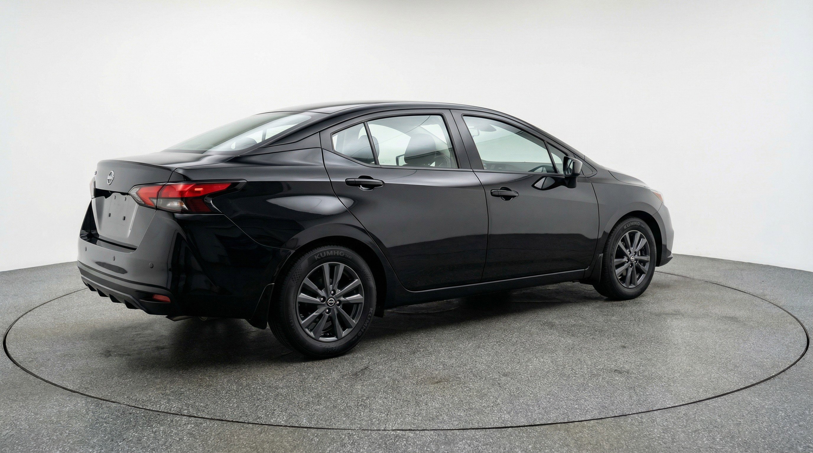 Used 2025 Nissan Versa SV image 6