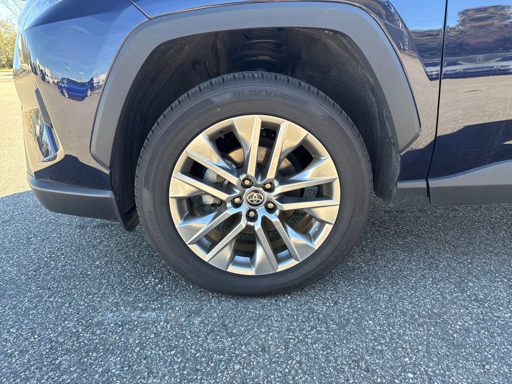 Used 2023 Toyota RAV4 XLE Premium image 29