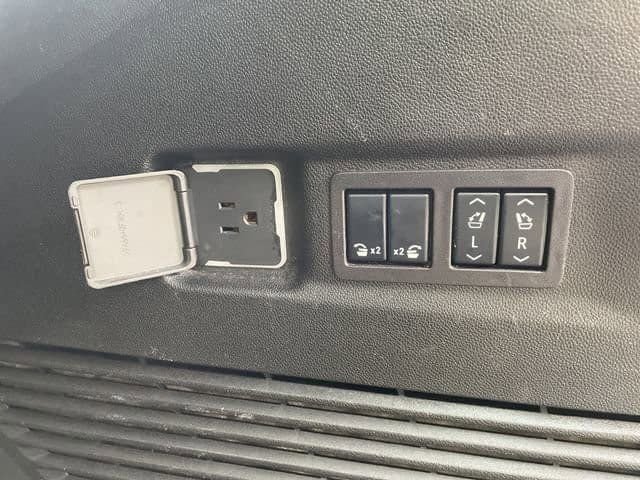 Used 2024 GMC Yukon XL Denali image 14