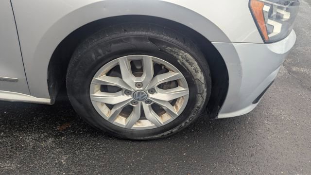 Used 2017 Volkswagen Passat 1.8T S image 11