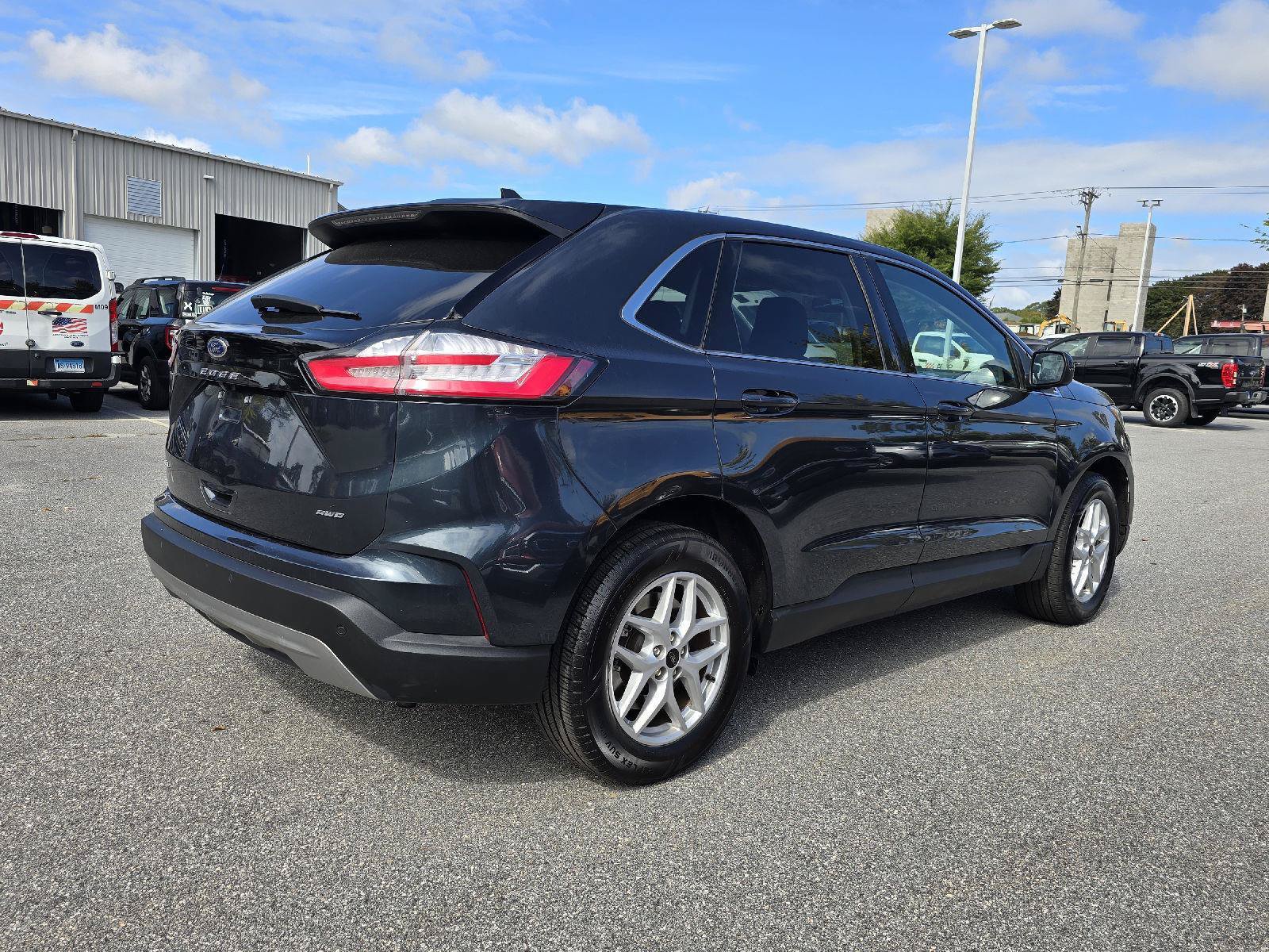 Used 2023 Ford Edge SEL AWD/4WD image 3