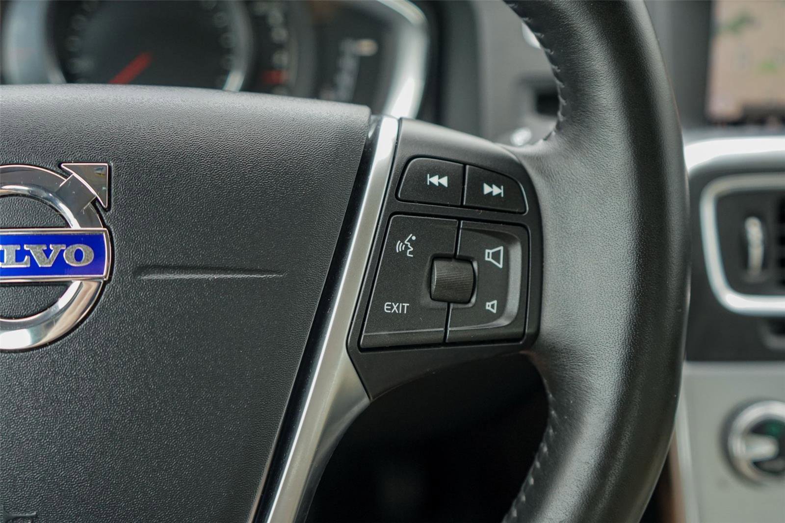 Used 2018 Volvo S60 T5 Dynamic w/ Vision Package image 16