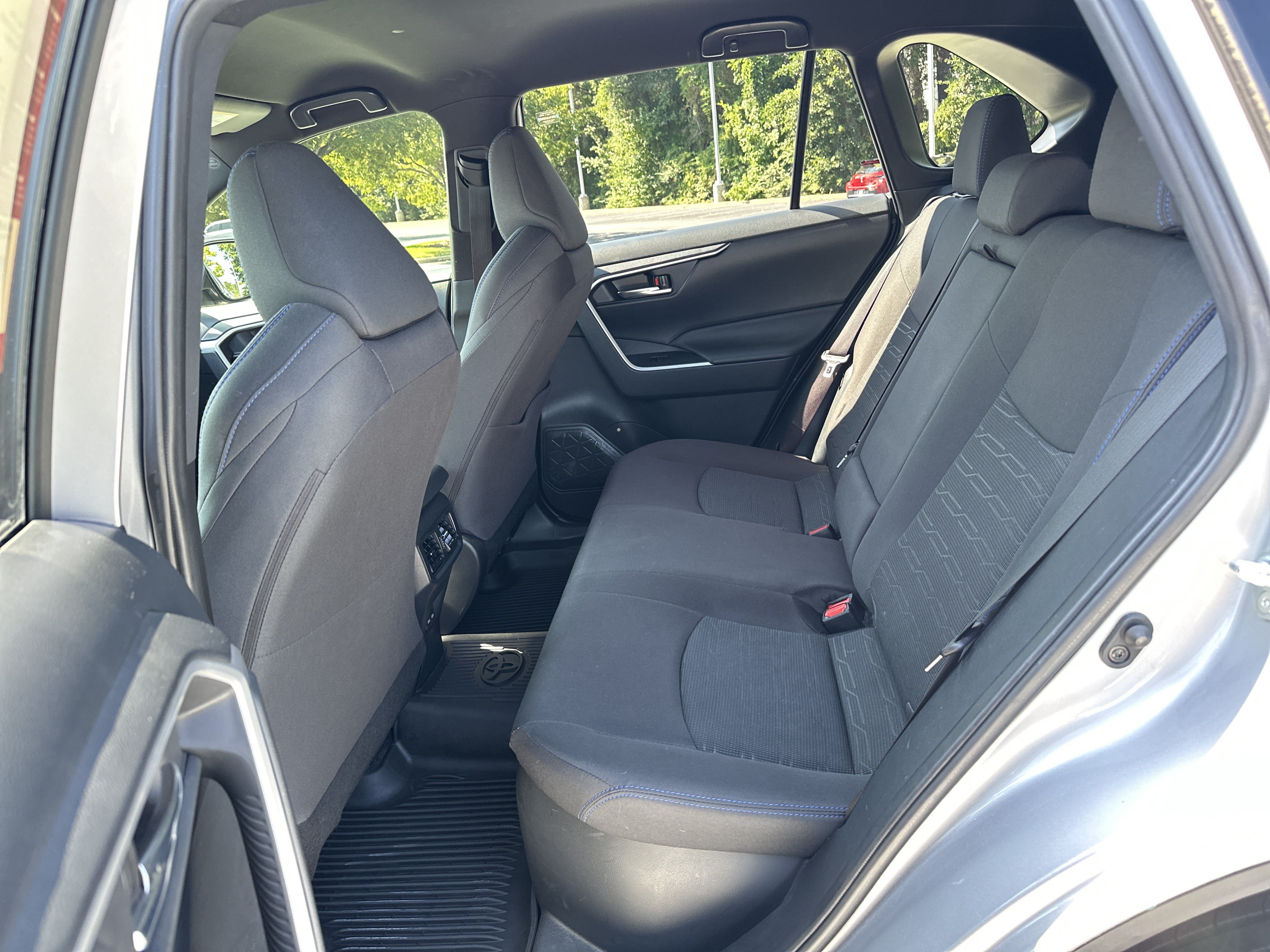 Used 2022 Toyota RAV4 SE AWD/4WD image 31