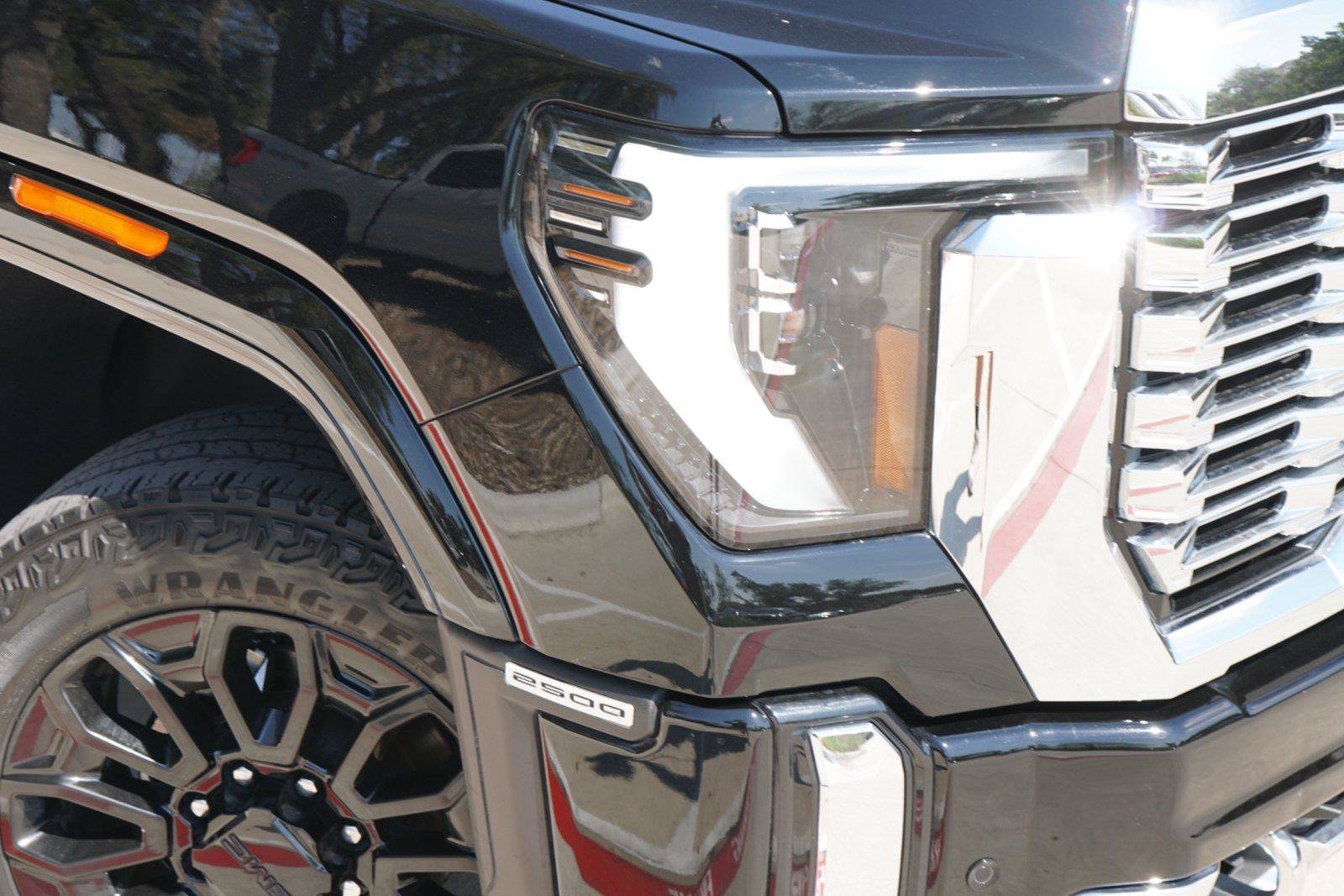 Used 2024 GMC Sierra 2500 Denali w/ Denali Reserve Package AWD/4WD image 3