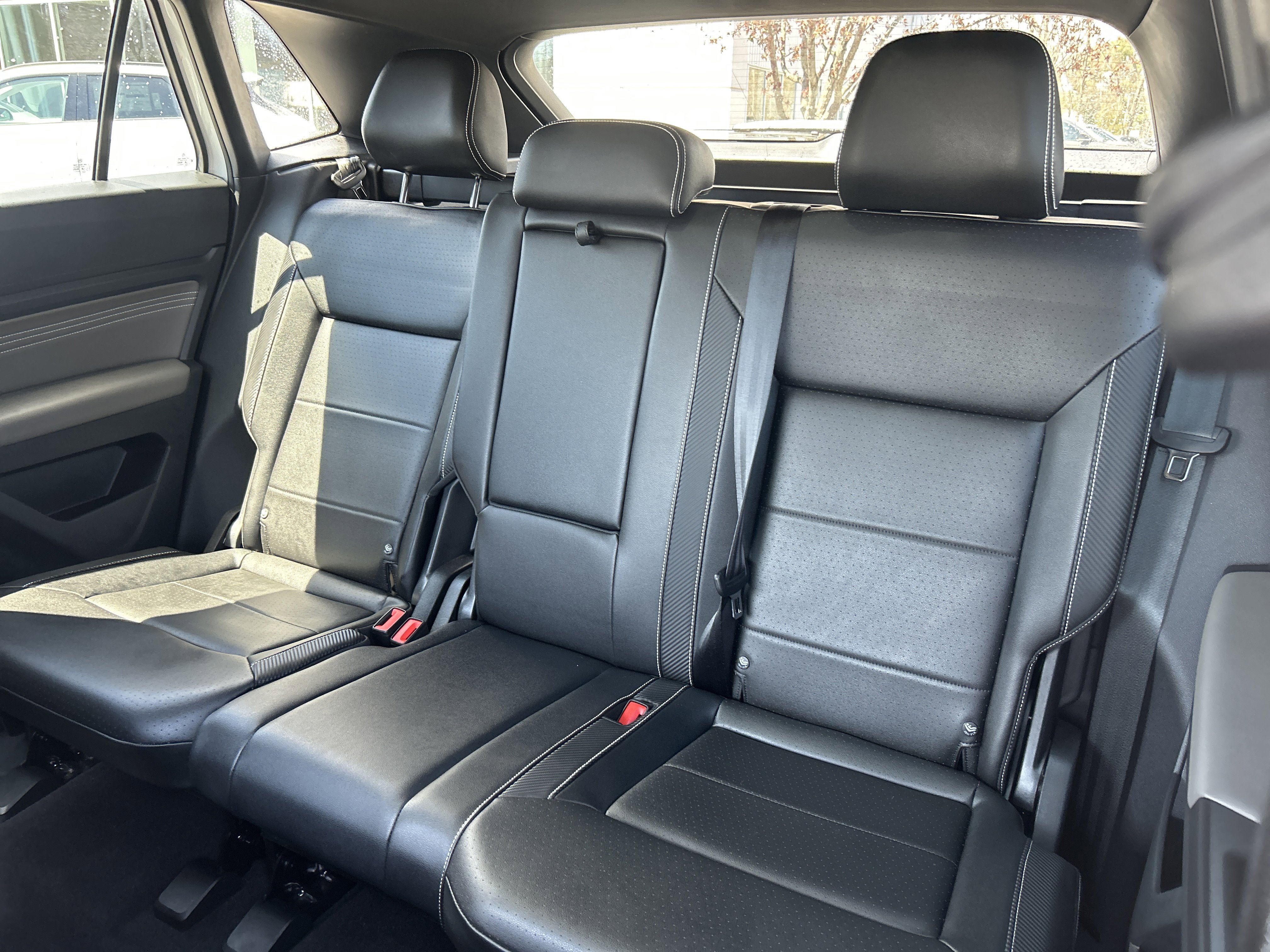 Used 2023 Volkswagen Atlas Cross Sport SEL R-Line AWD/4WD image 16