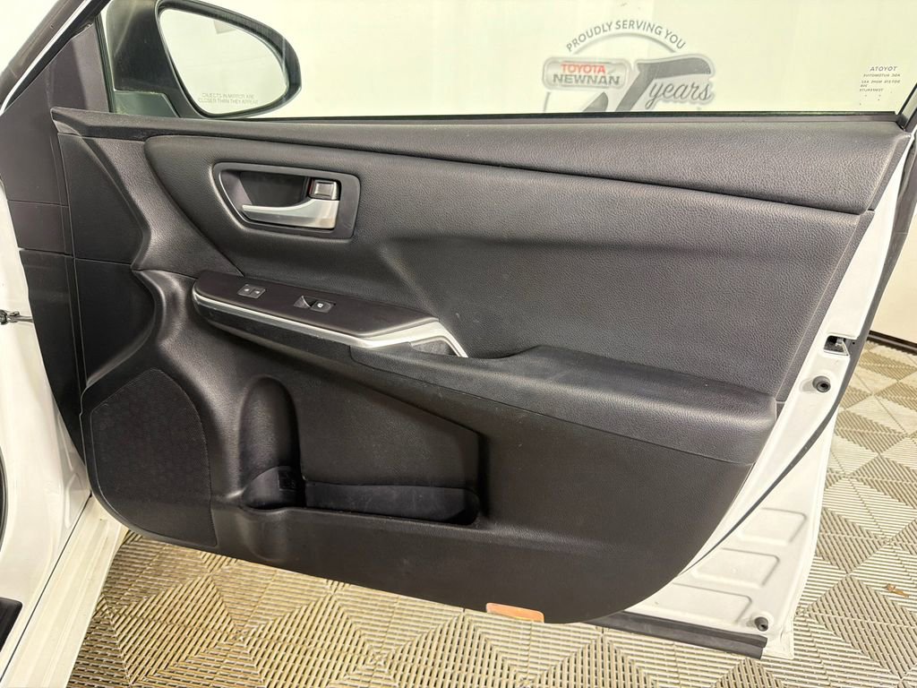 Used 2015 Toyota Camry LE FWD image 14
