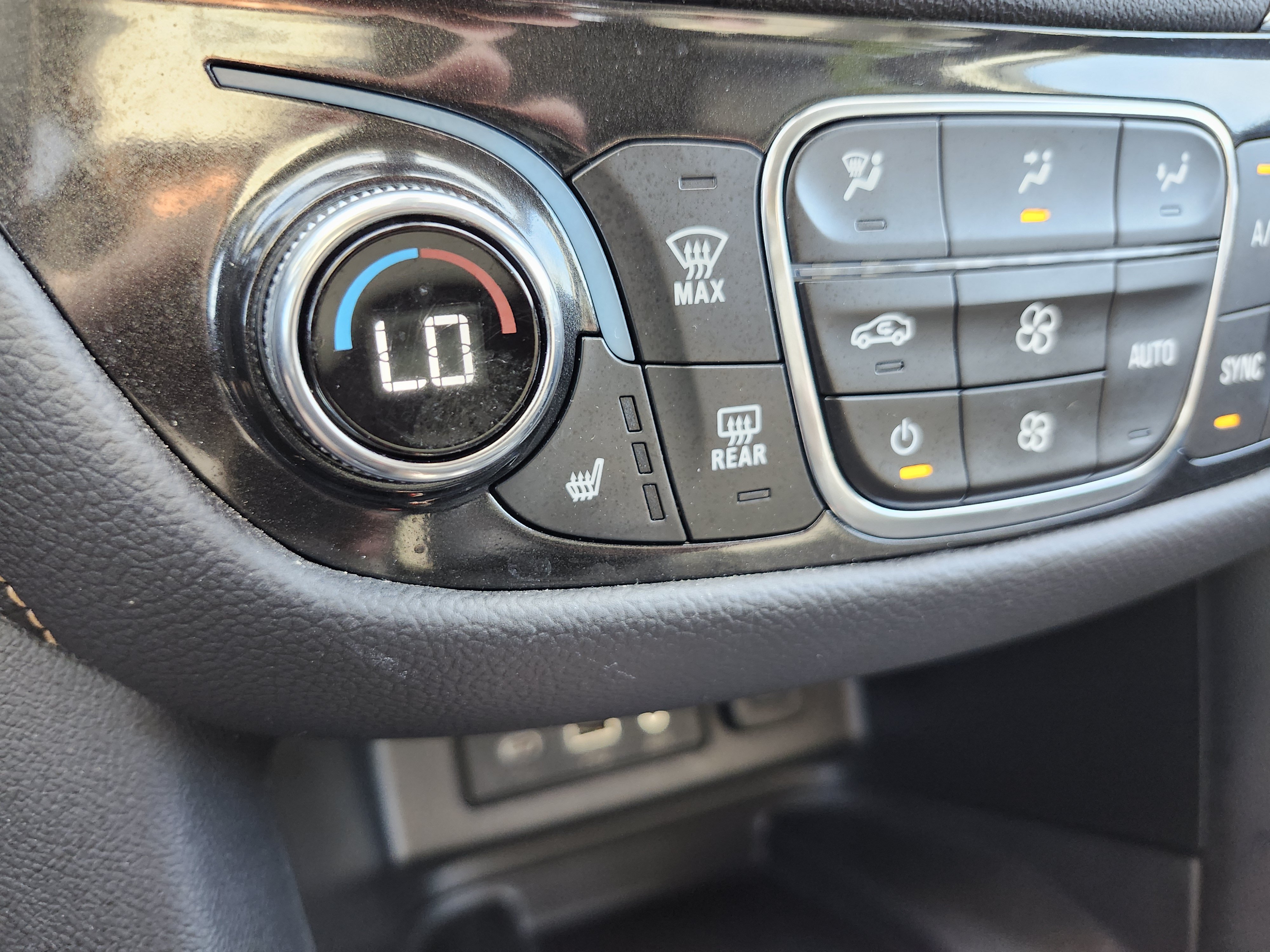 Used 2023 Chevrolet Equinox Premier FWD image 8