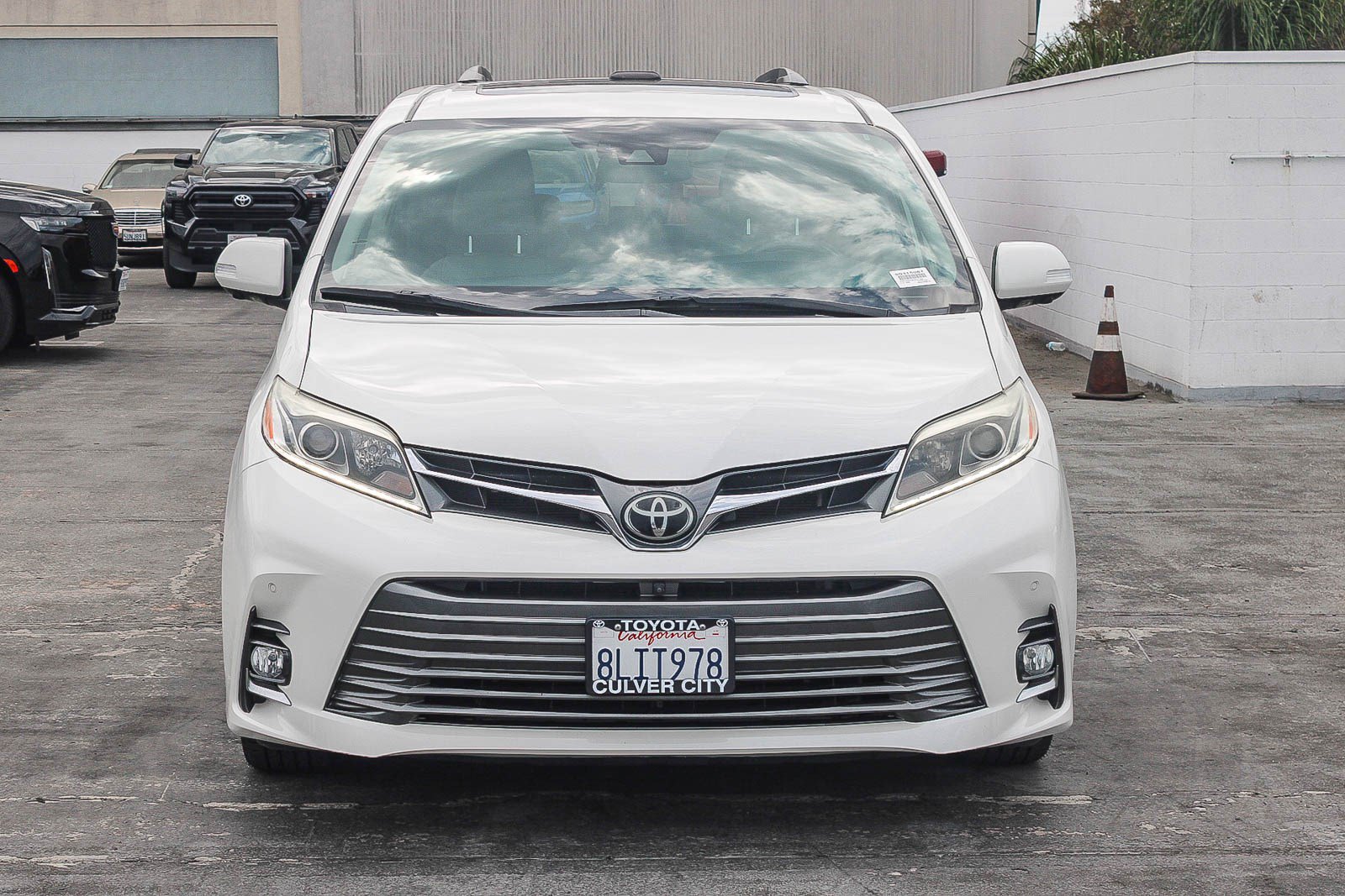 Used 2020 Toyota Sienna Limited Premium w/ Carpet Mat Package FWD image 2