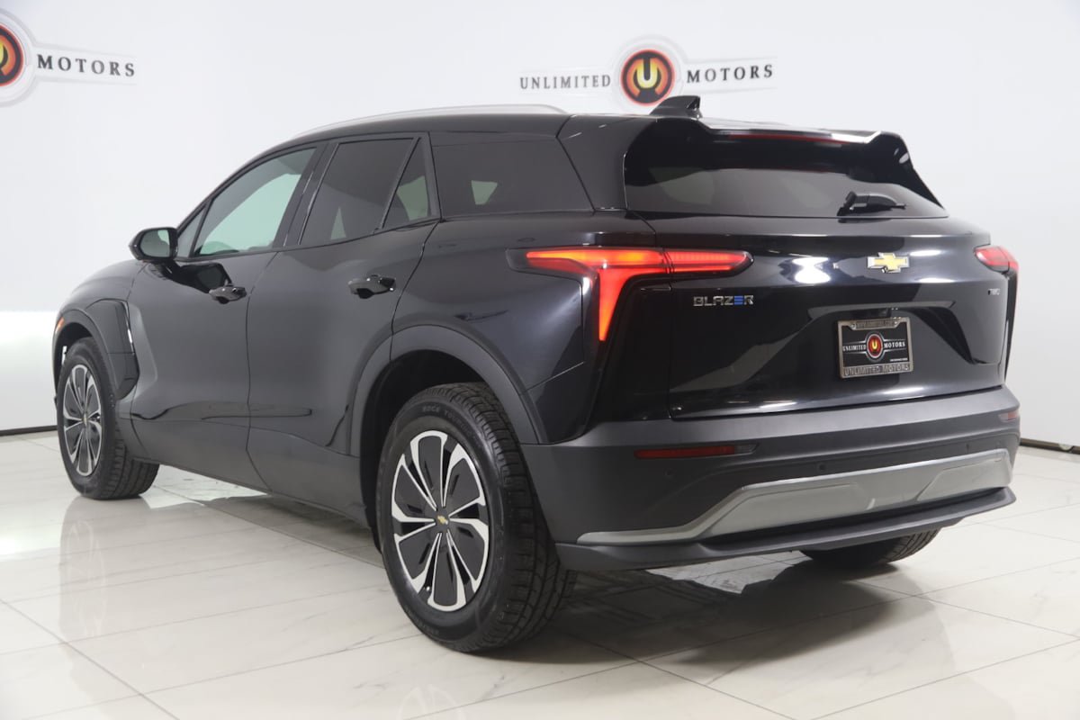 Used 2024 Chevrolet Blazer EV LT AWD/4WD image 4