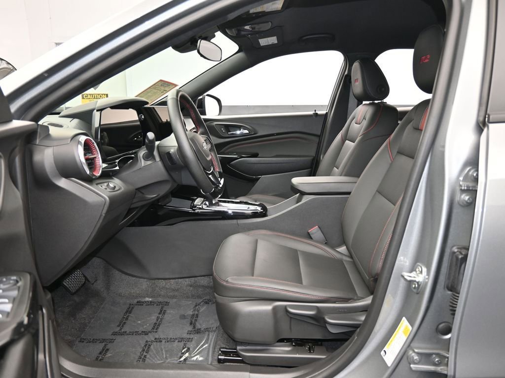 Used 2025 Chevrolet Trax RS w/ Driver Confidence Package image 11