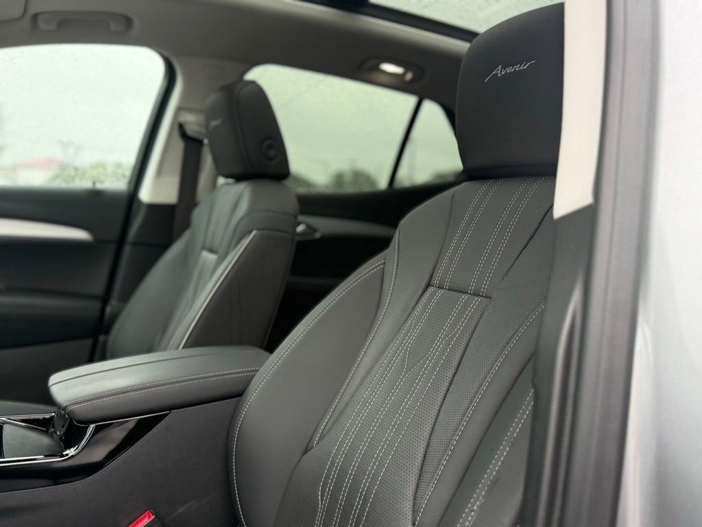 Used 2025 Buick Envision Avenir AWD/4WD image 8