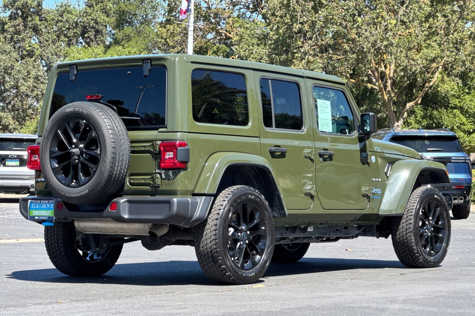 Used 2024 Jeep Wrangler Unlimited Sahara AWD/4WD image 3