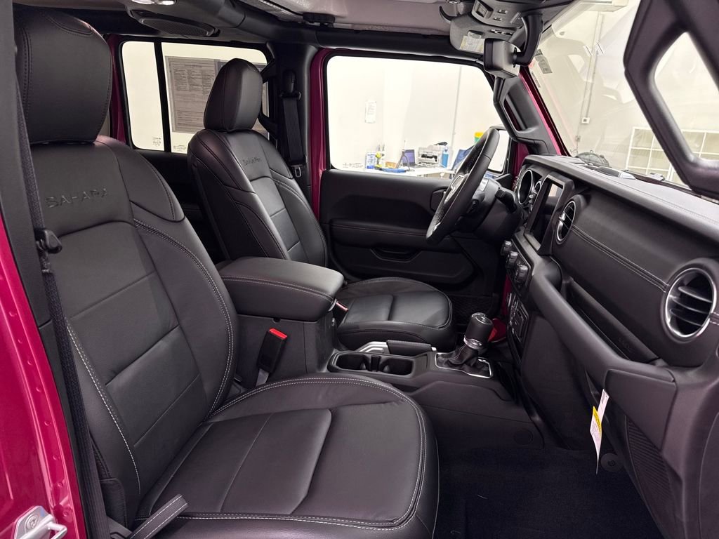 Used 2022 Jeep Wrangler Unlimited Sahara w/ Cold Weather Group image 23