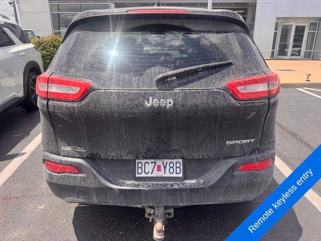 Used 2015 Jeep Cherokee Sport w/ Cold Weather Group FWD image 4