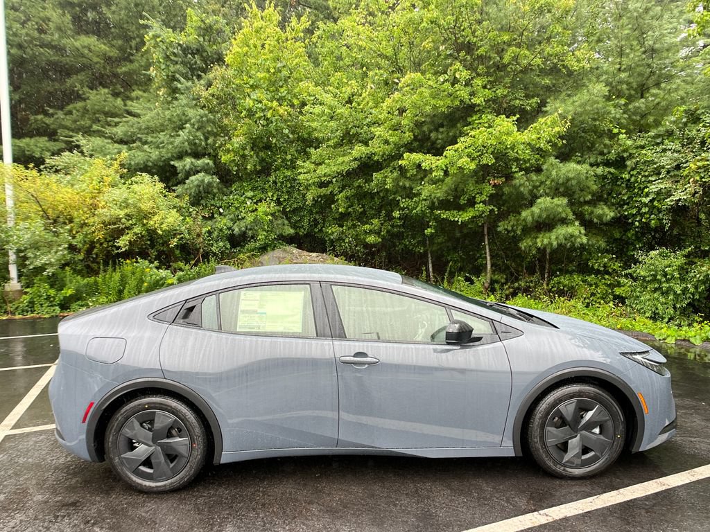 New 2026 Toyota Prius Plug-In Hybrid FWD image 6